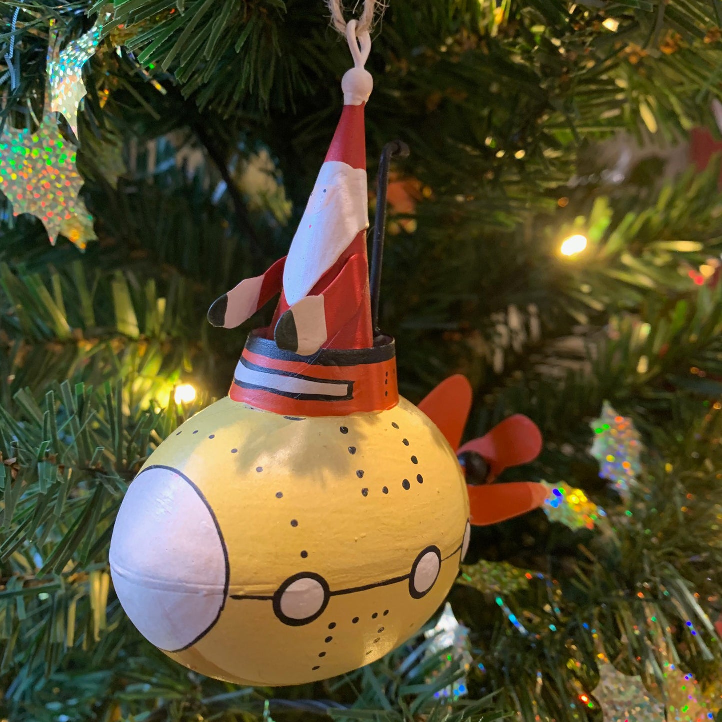 Santa in a Yellow Submarine: Hanging Christmas Decoration in a Christmas Tree | Happy Piranha