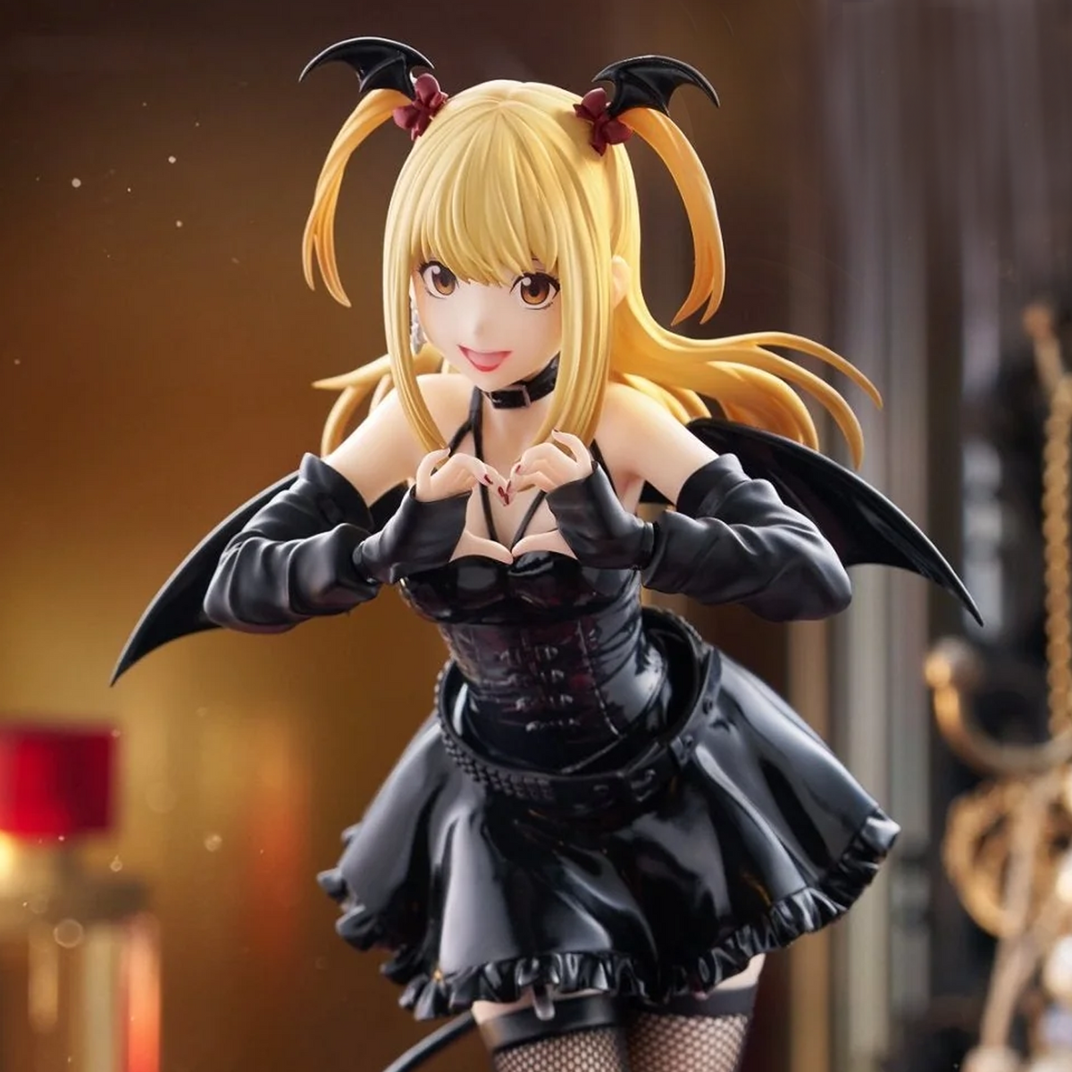 Death Note Misa Misa Amane Furyu BiCute Dark Figure (Front, Close Up) on a Yellow and Black Background | Happy Piranha