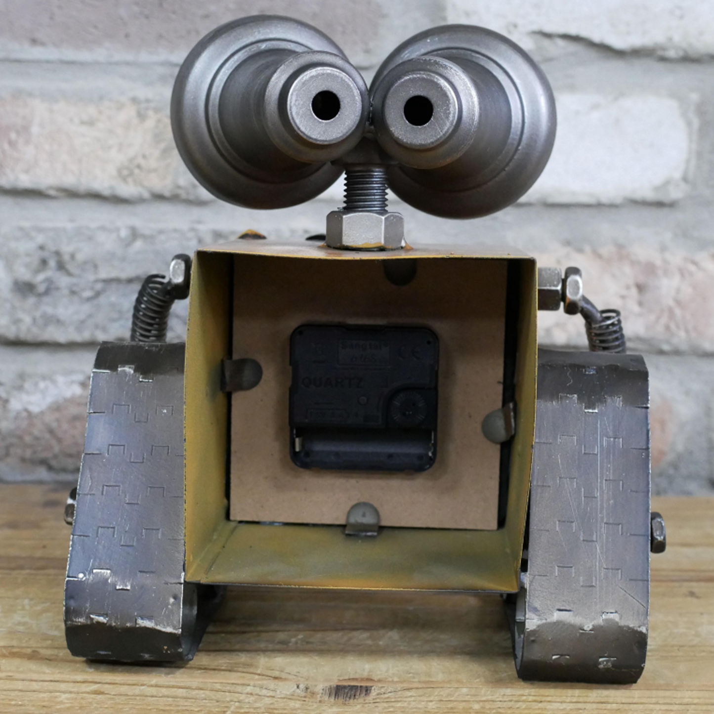 Friendly Waste Disposable Robot Clock (Back) | Happy Piranha